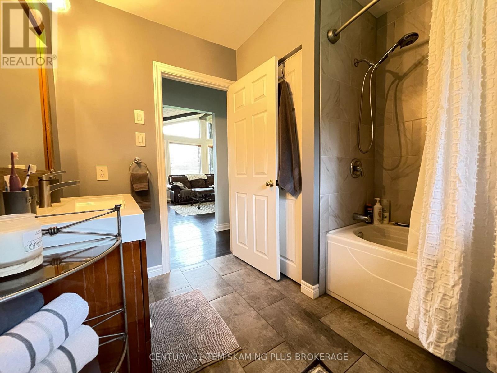 805519 Hooper Road Property Photo 31