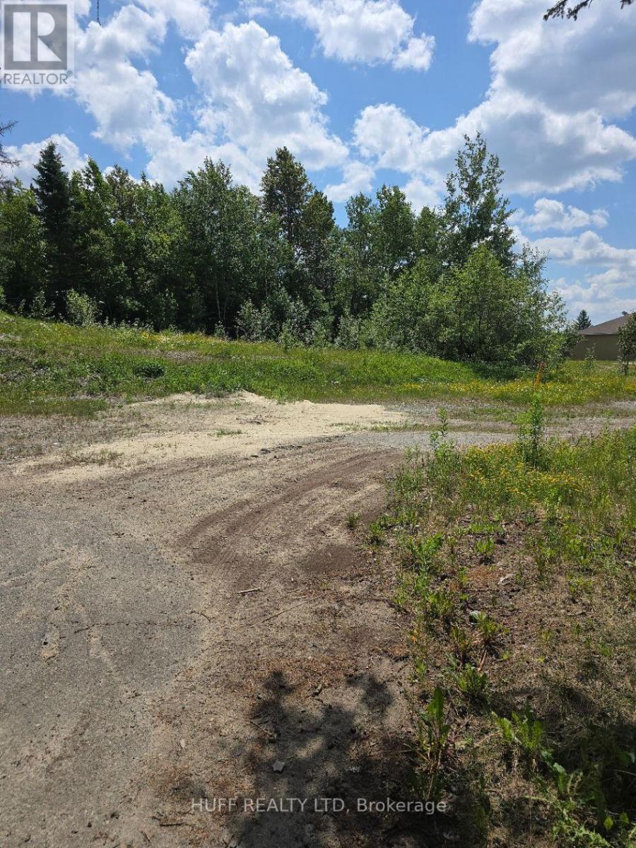 107 Government Road W Property Photo 3