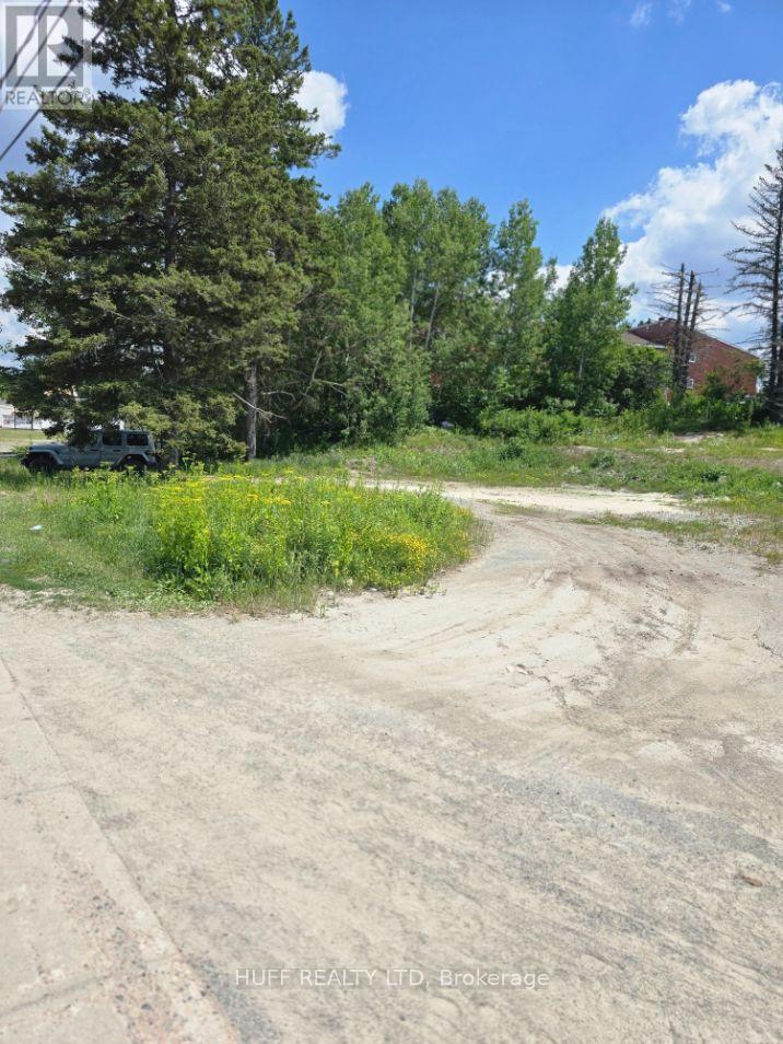 107 Government Road W Property Photo 7