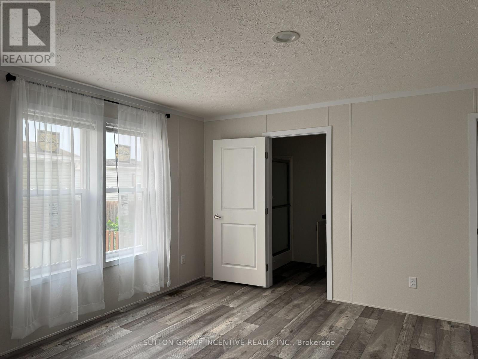 182 Remi Crescent Property Photo 4