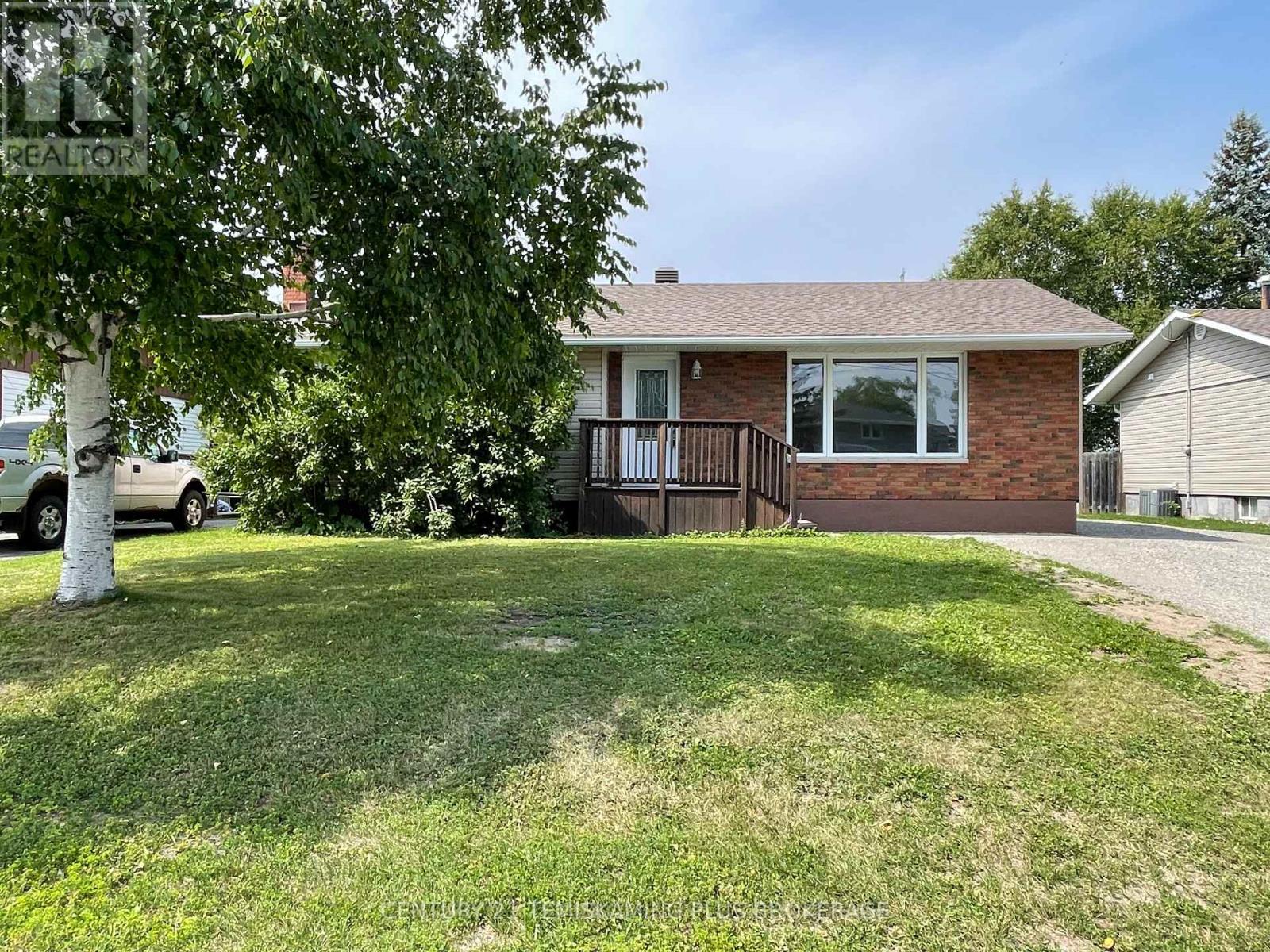 225 Hessle Avenue Property Photo 1