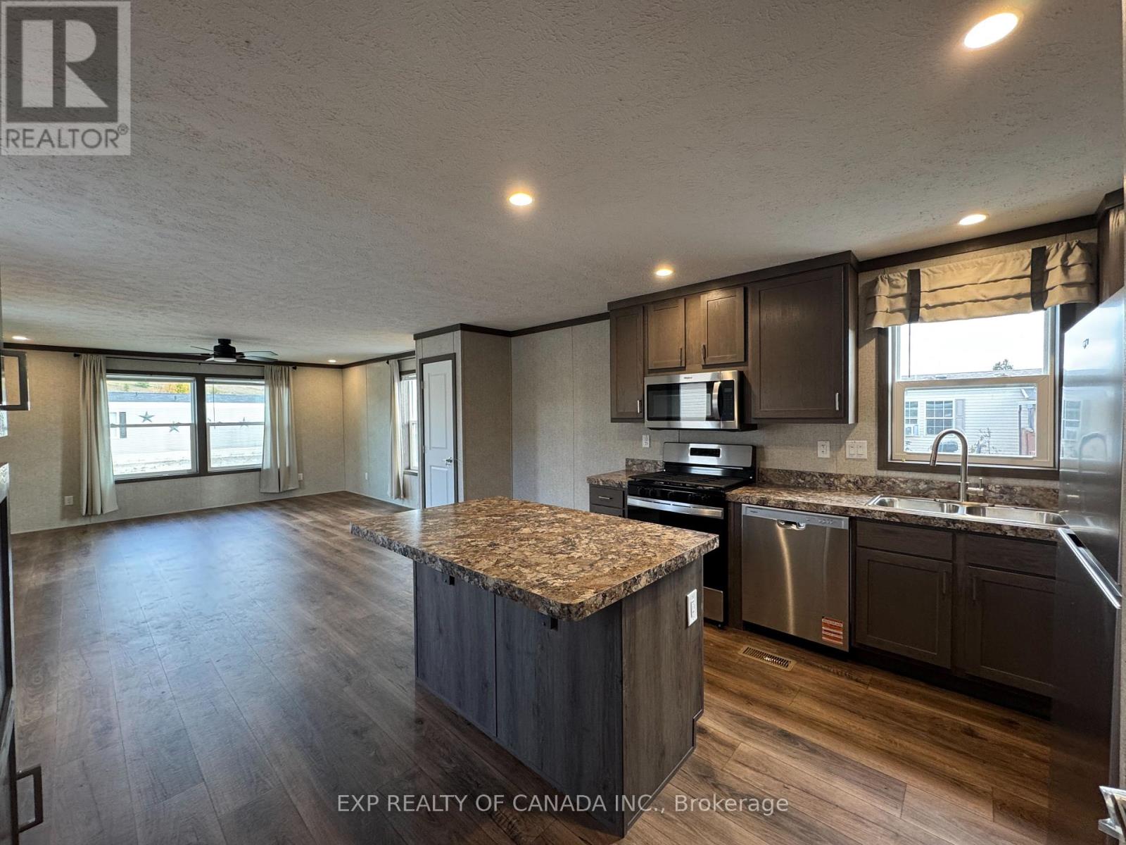 190 Remi Crescent Property Photo 2