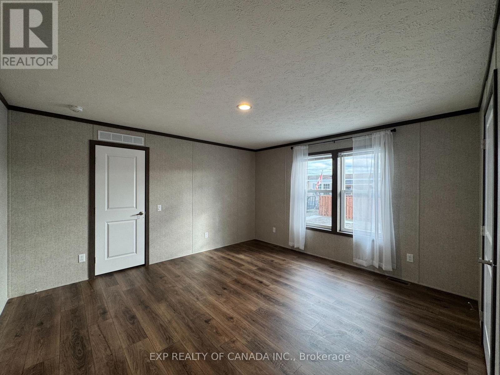 190 Remi Crescent Property Photo 9