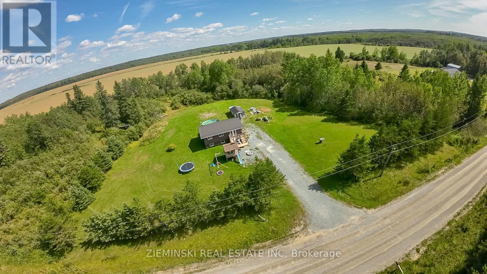 1714 North Road N Property Photo 1