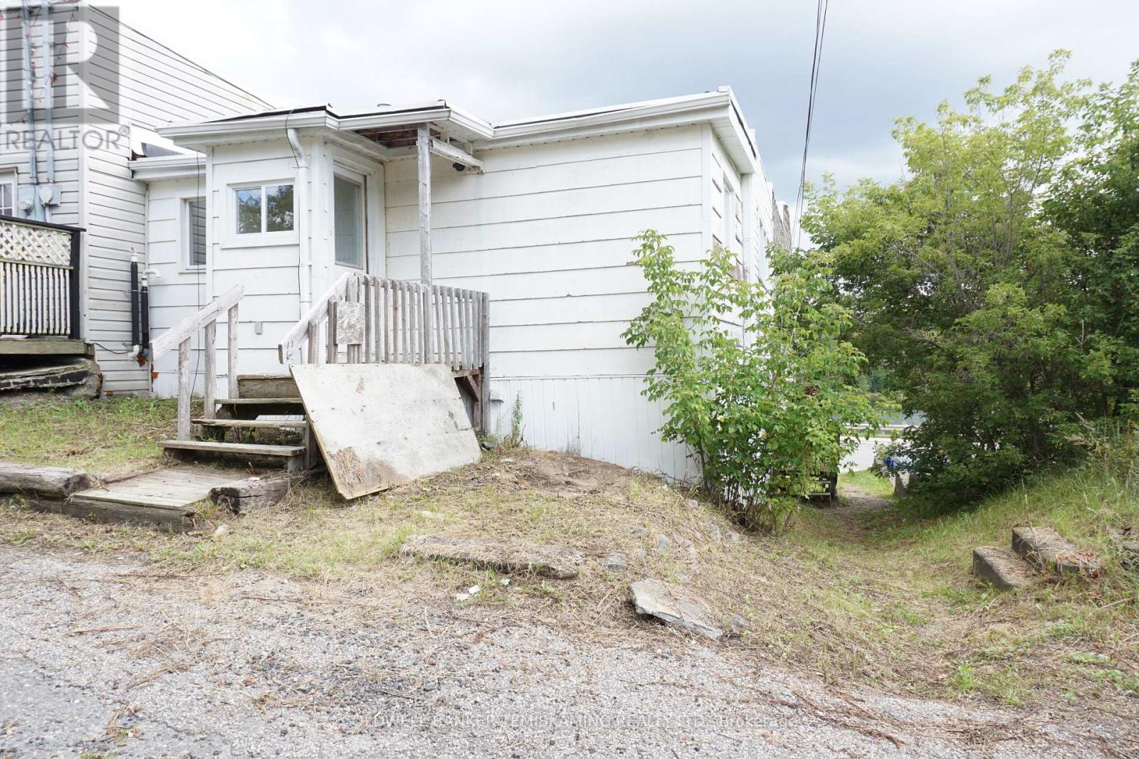 18 Lang Street Property Photo 15