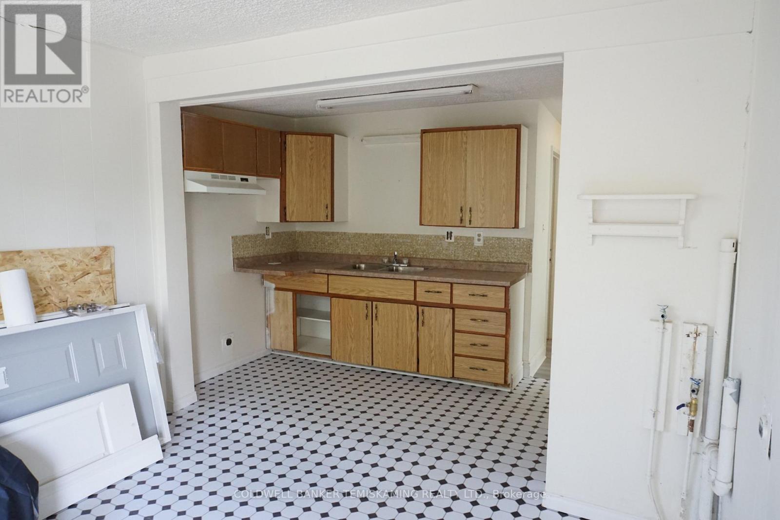 18 Lang Street Property Photo 23