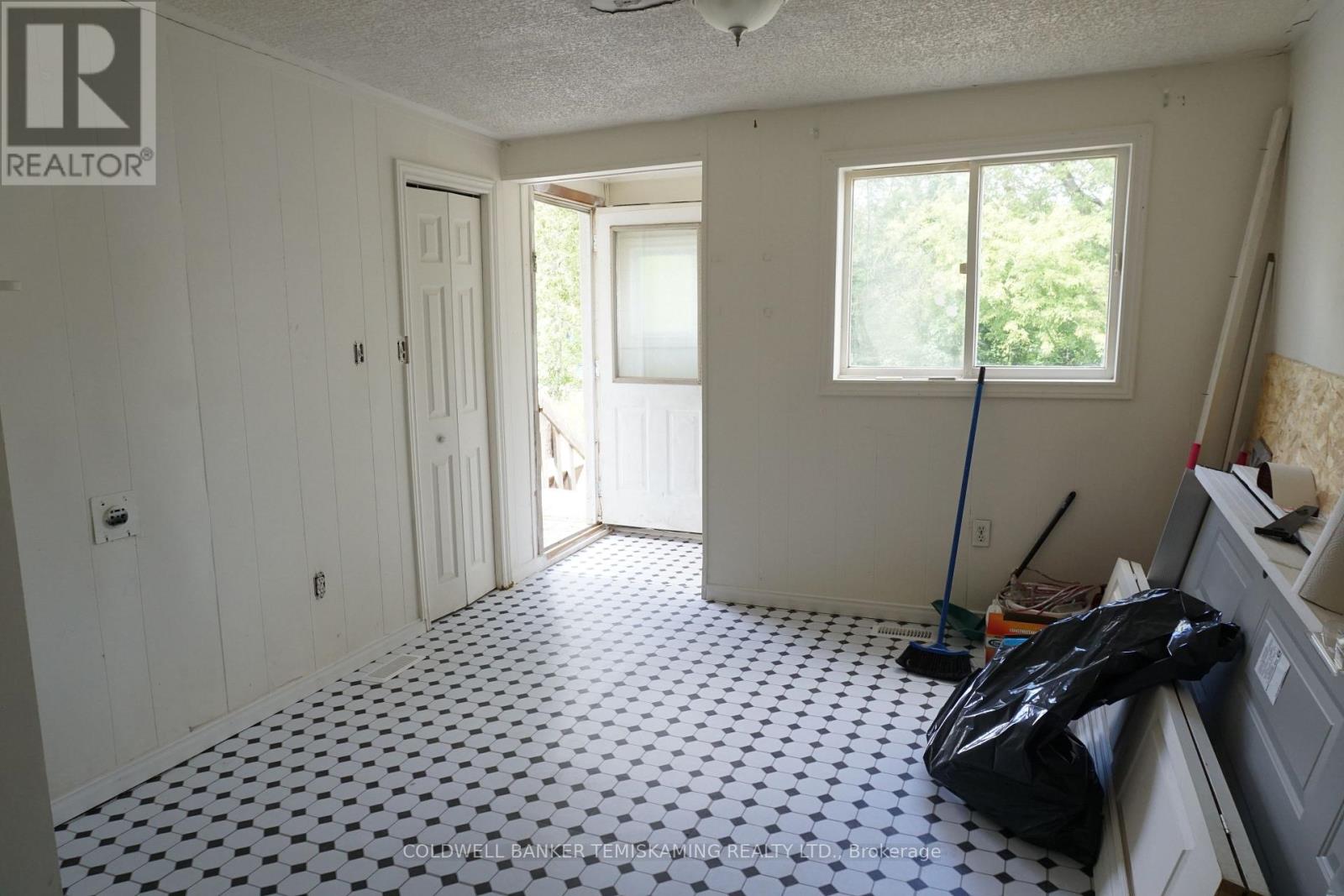 18 Lang Street Property Photo 25
