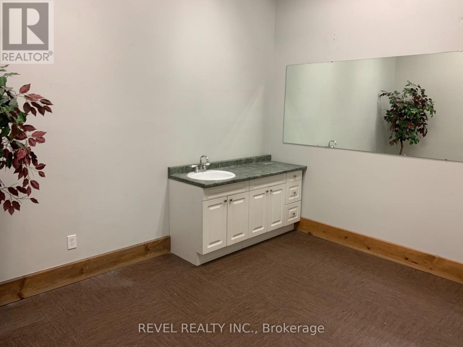 Unit B - 184 Third Avenue Property Photo 6
