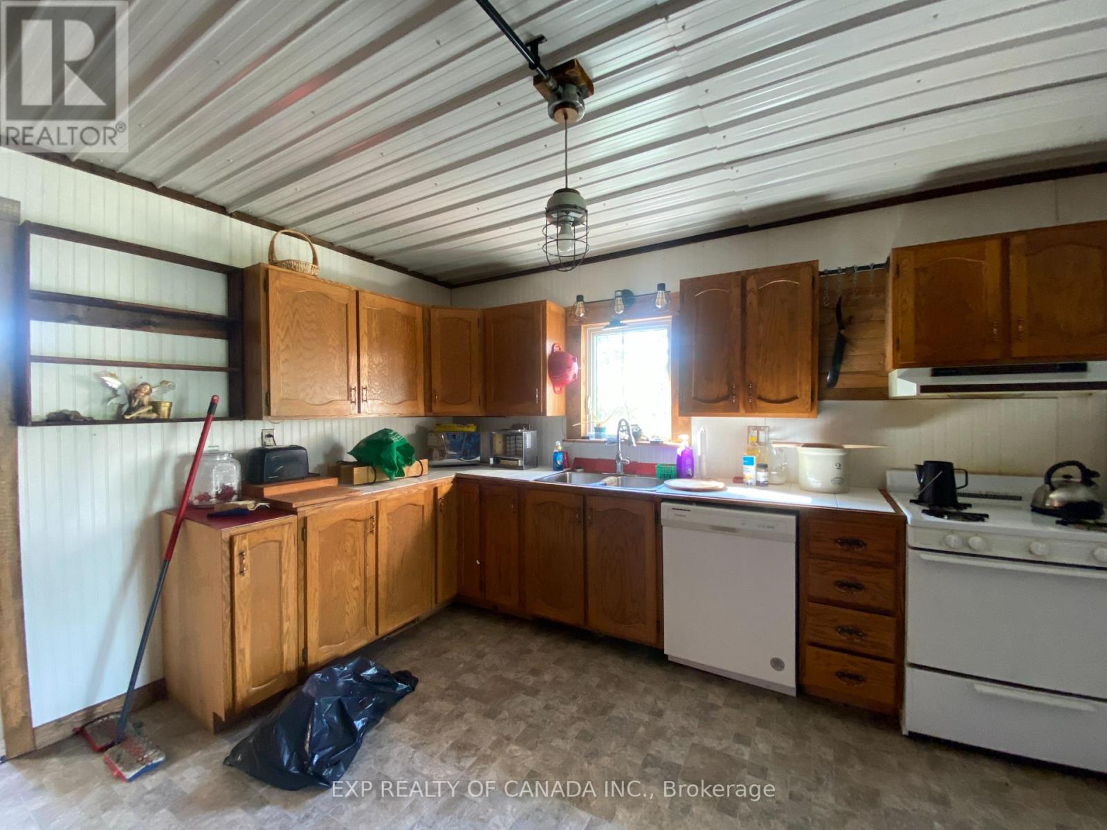 2726 On-579 Property Photo 8