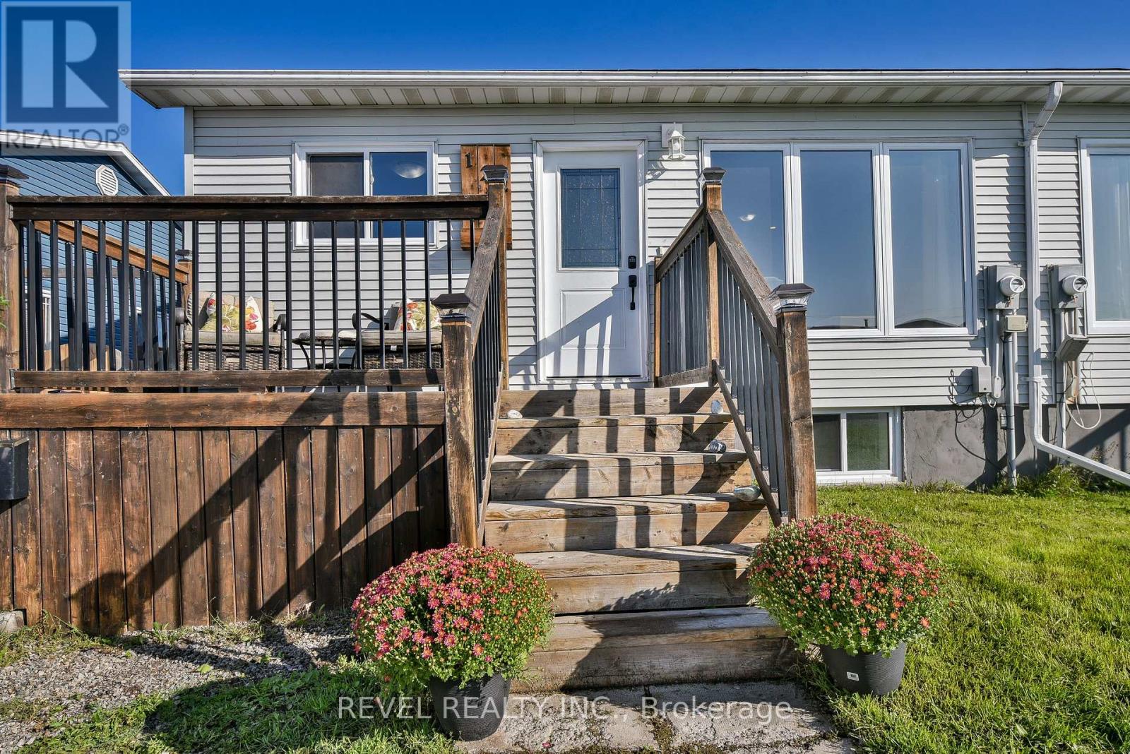 122 Delia Avenue Property Photo 1