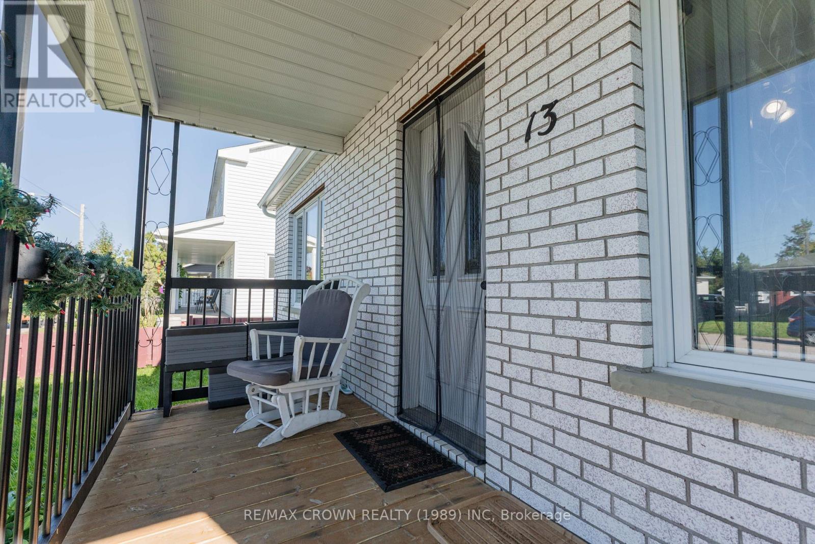 13 Pine Crescent Property Photo 6