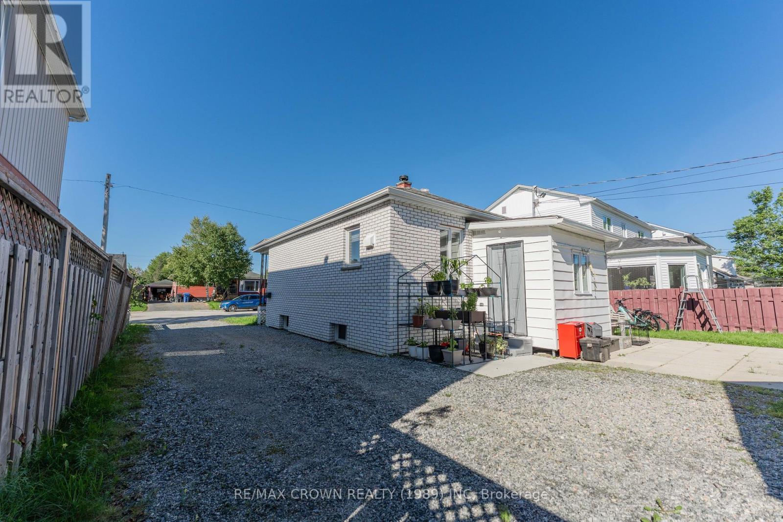 13 Pine Crescent Property Photo 38