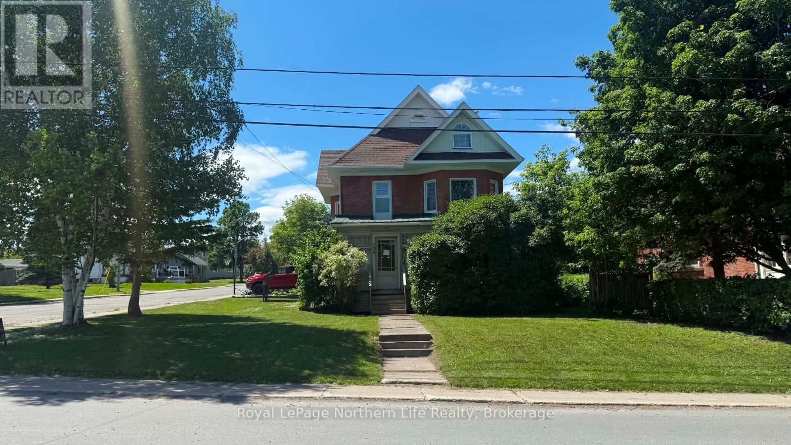 534 RORKE AVENUE Property Photo 1
