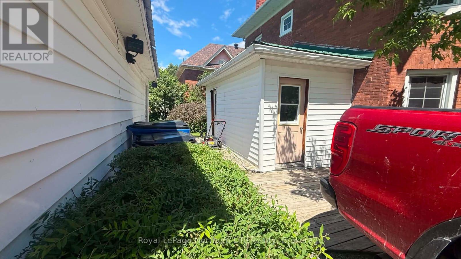 534 Rorke Avenue Property Photo 8
