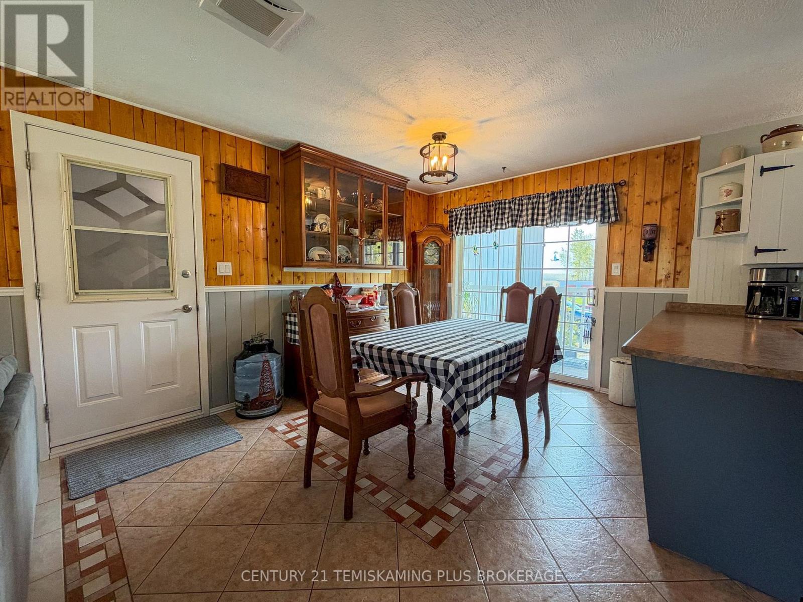 887726 Hwy 65 W Property Photo 4
