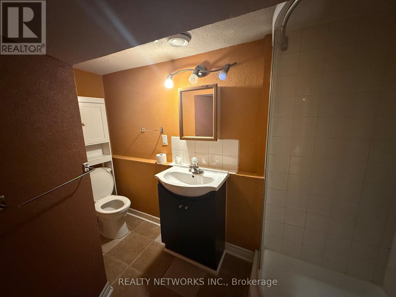 189 Balsam Street S Property Photo 3