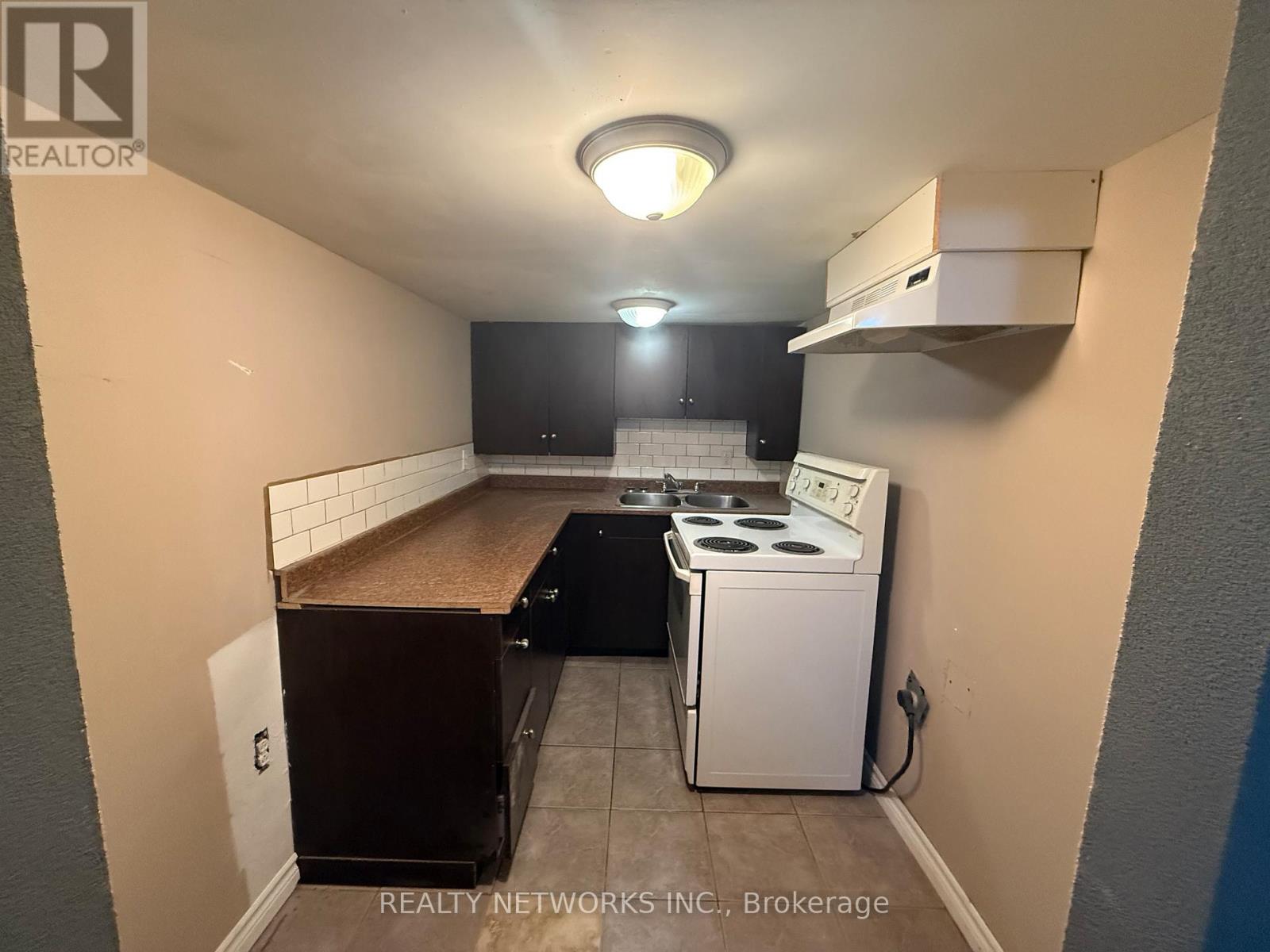 189 Balsam Street S Property Photo 6