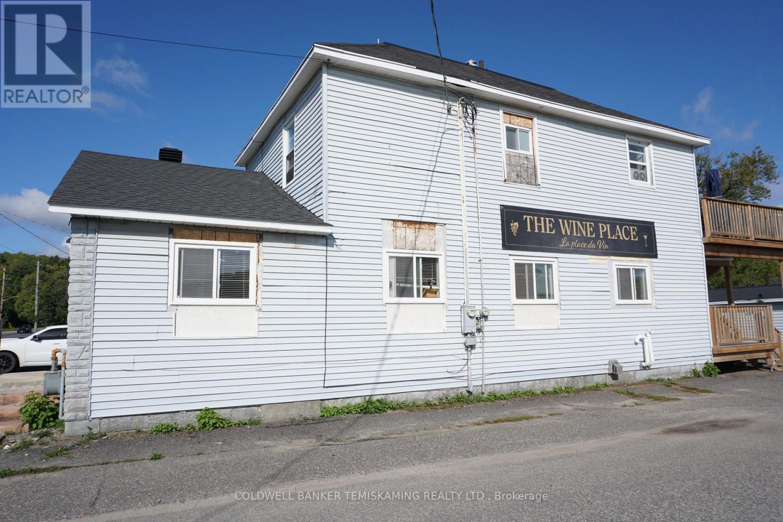 389 Whitewood Avenue W Property Photo 2