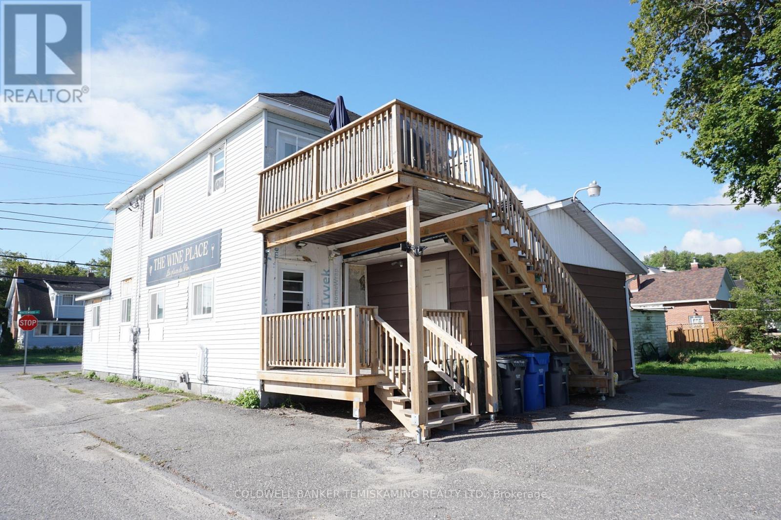 389 Whitewood Avenue W Property Photo 3