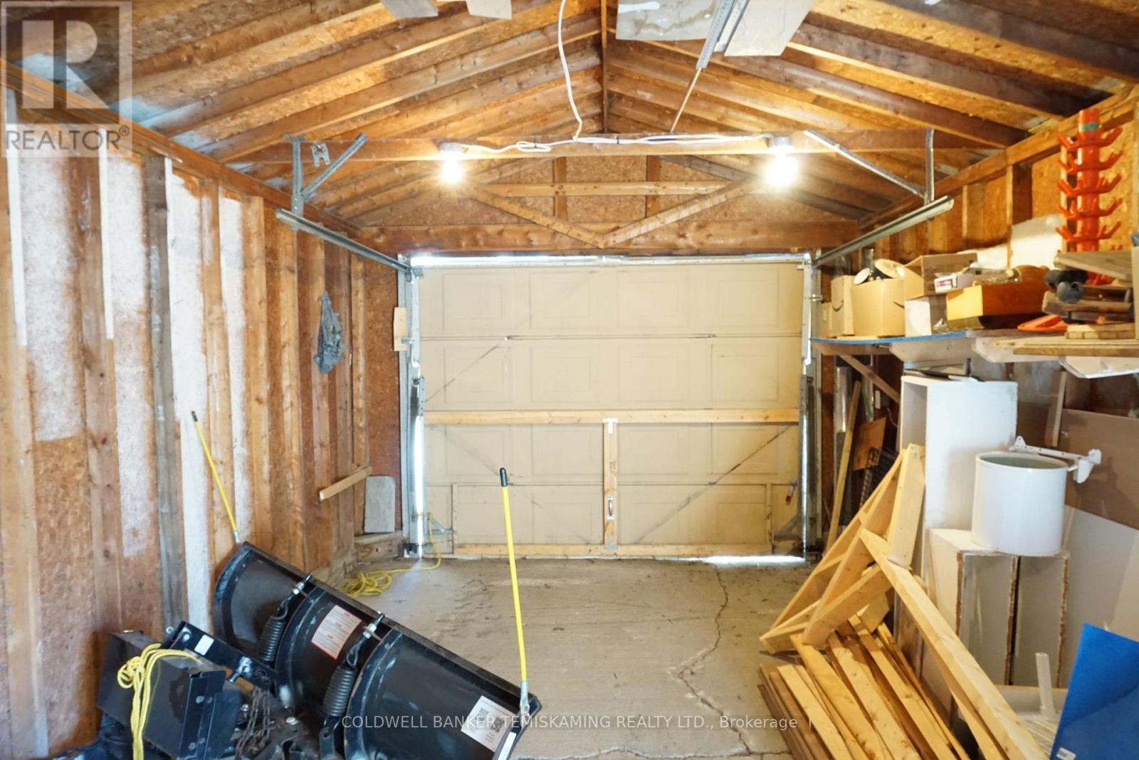 389 Whitewood Avenue W Property Photo 5