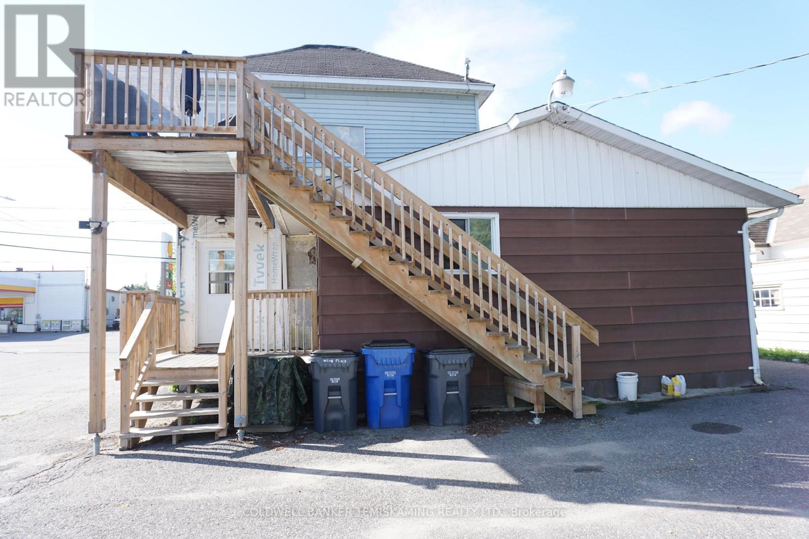 389 Whitewood Avenue W Property Photo 8
