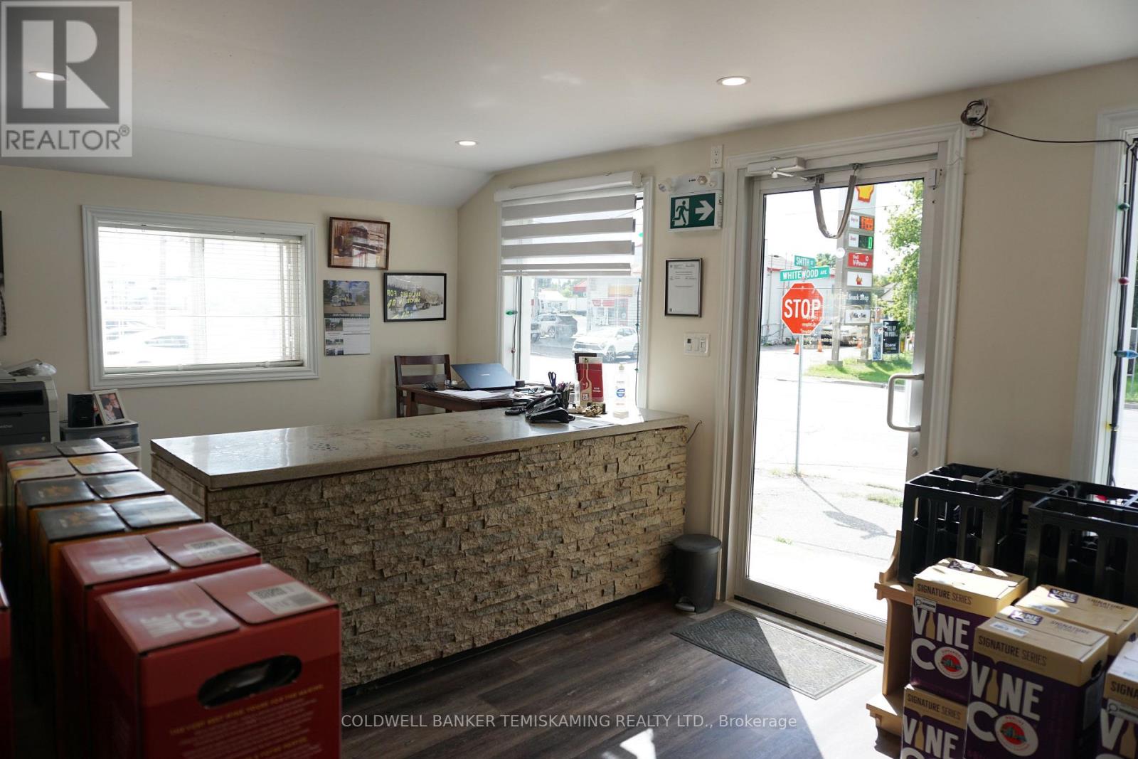 389 Whitewood Avenue W Property Photo 10