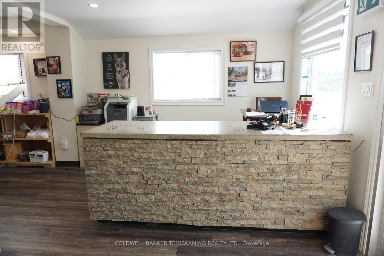389 Whitewood Avenue W Property Photo 12