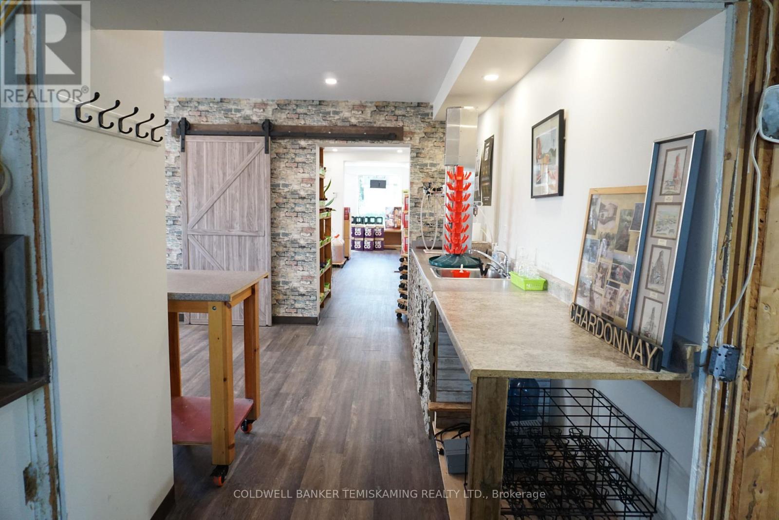 389 Whitewood Avenue W Property Photo 13