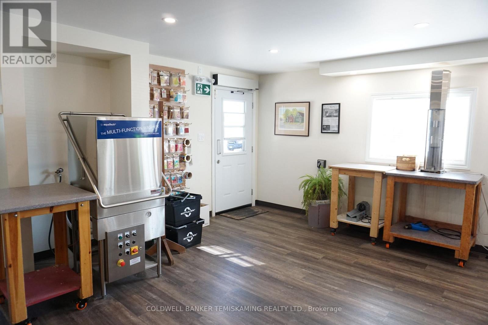 389 Whitewood Avenue W Property Photo 15