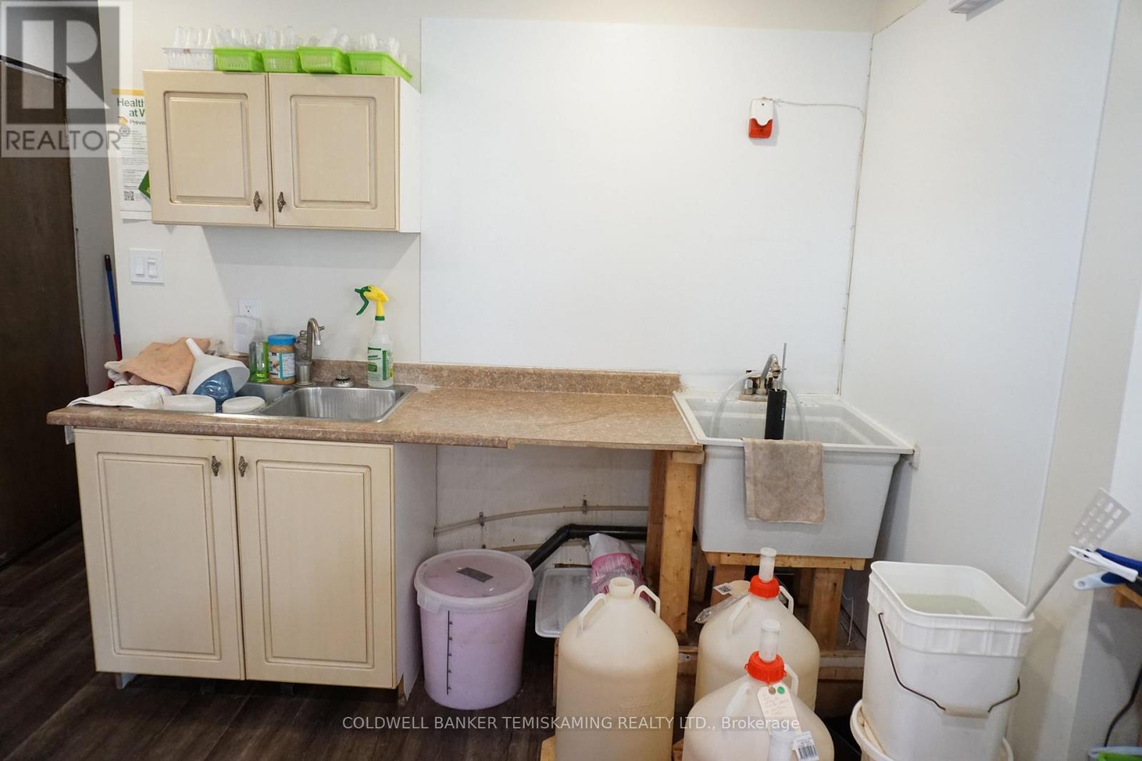 389 Whitewood Avenue W Property Photo 19