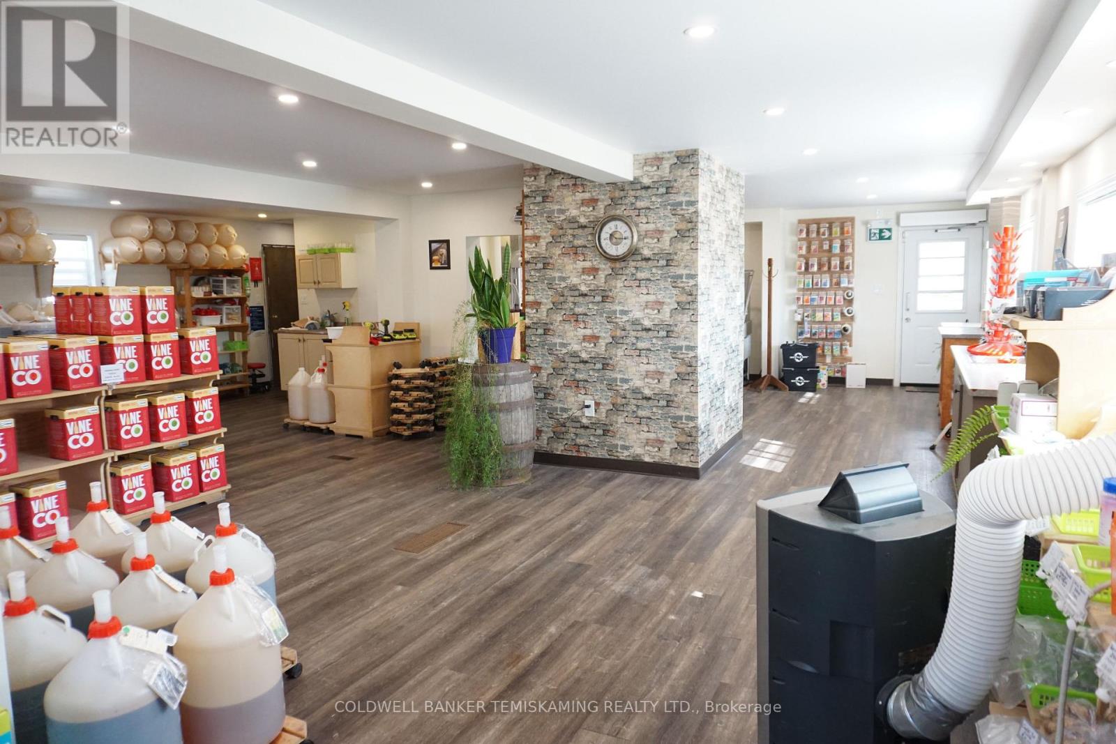 389 Whitewood Avenue W Property Photo 23