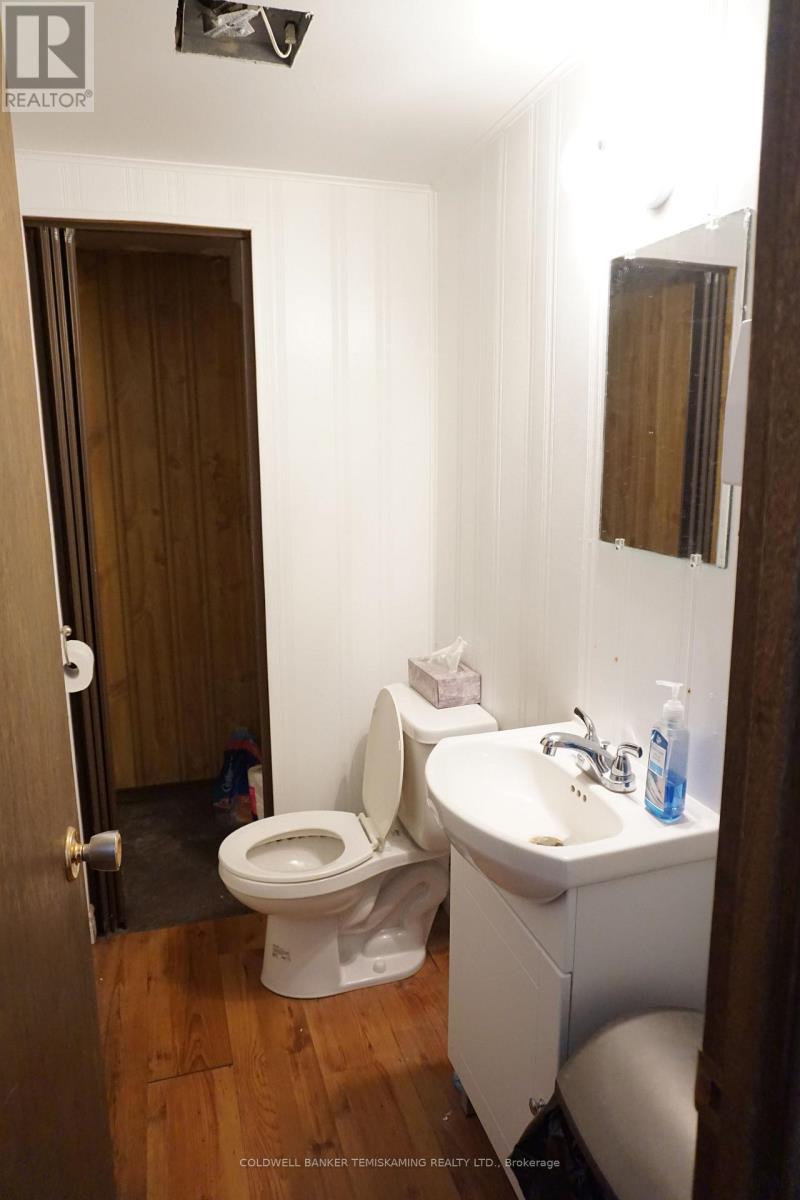 389 Whitewood Avenue W Property Photo 25