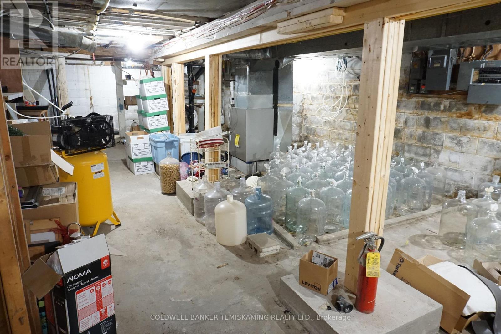 389 Whitewood Avenue W Property Photo 28
