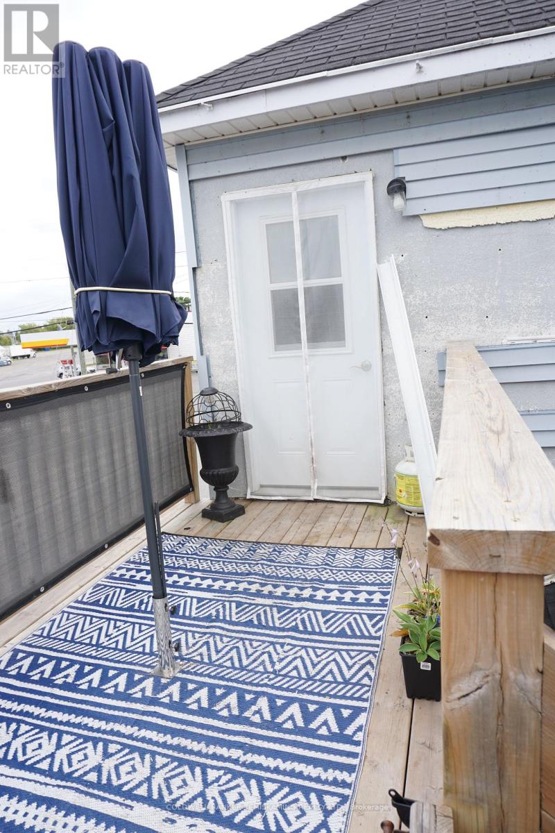 389 Whitewood Avenue W Property Photo 36