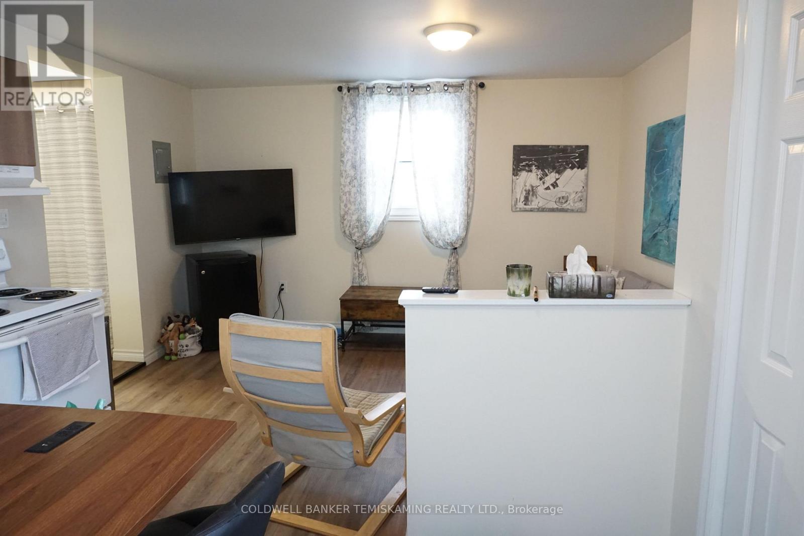 389 Whitewood Avenue W Property Photo 40