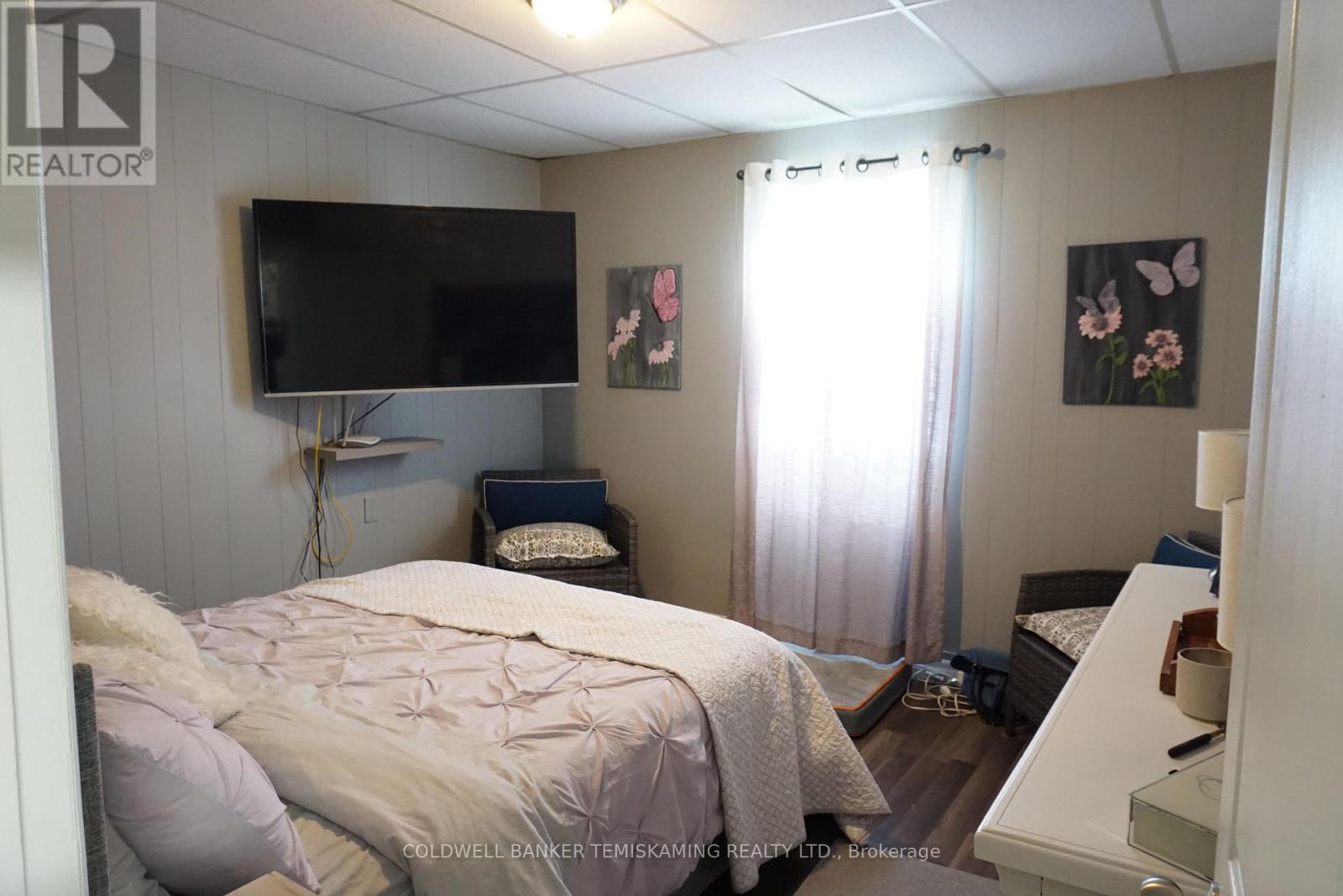 389 Whitewood Avenue W Property Photo 42