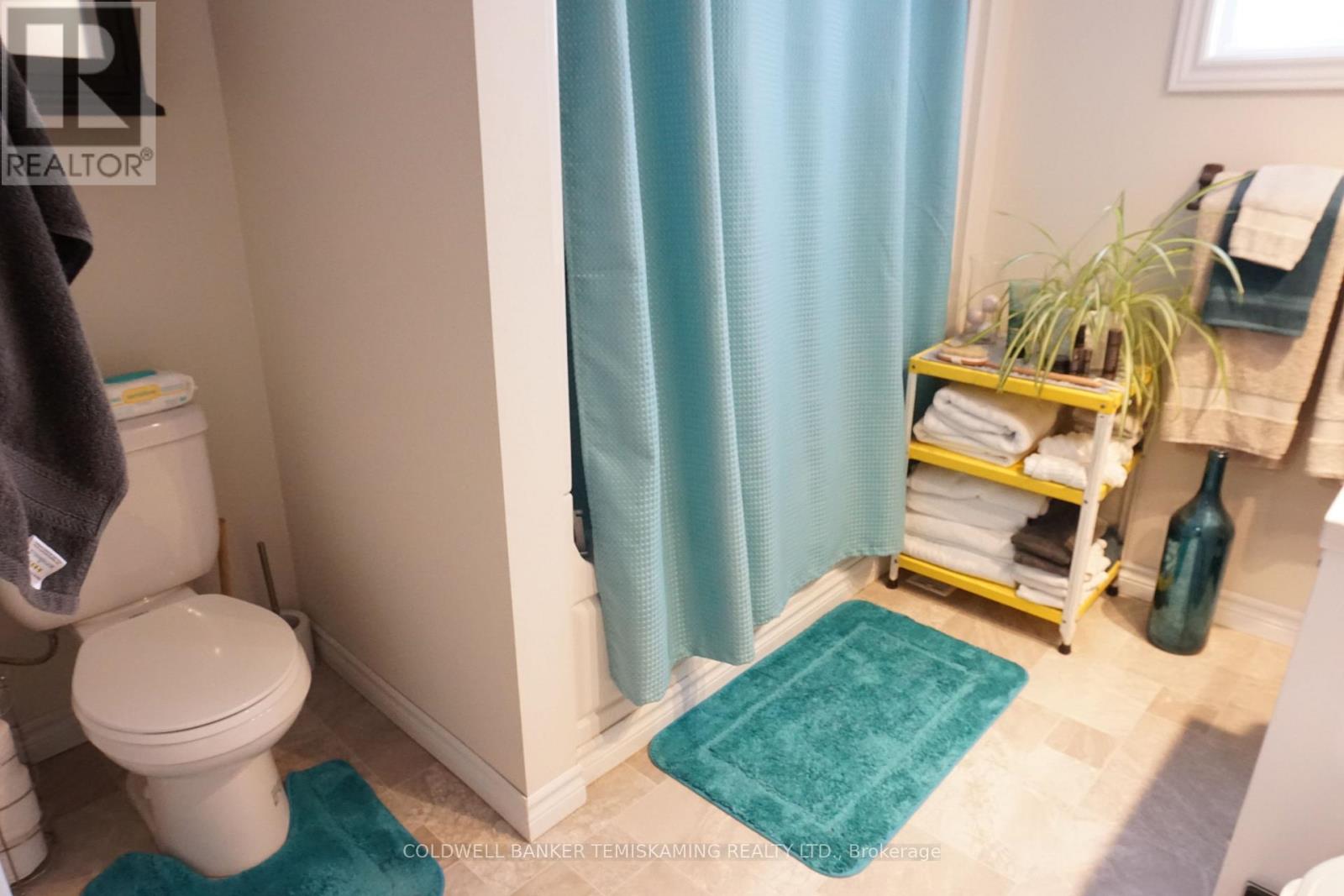 389 Whitewood Avenue W Property Photo 45