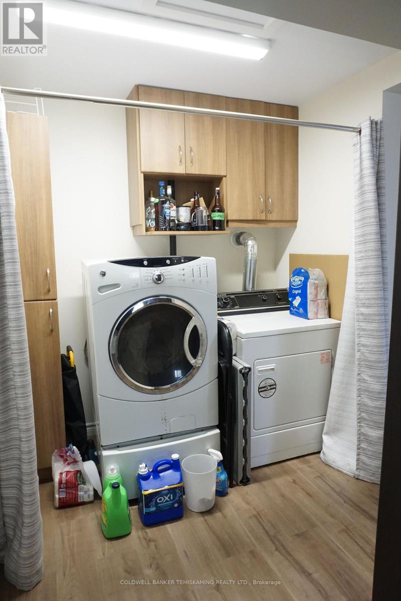 389 Whitewood Avenue W Property Photo 49