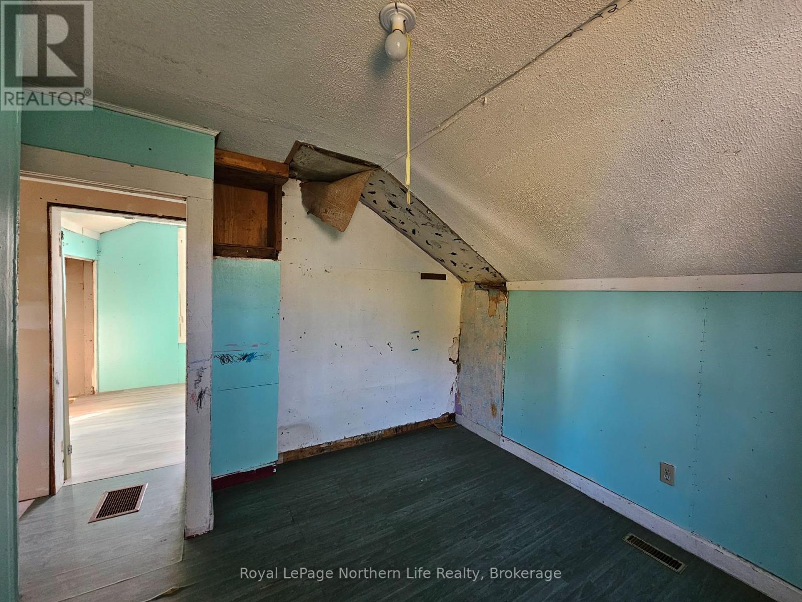 20 Lower Helen Street Property Photo 8
