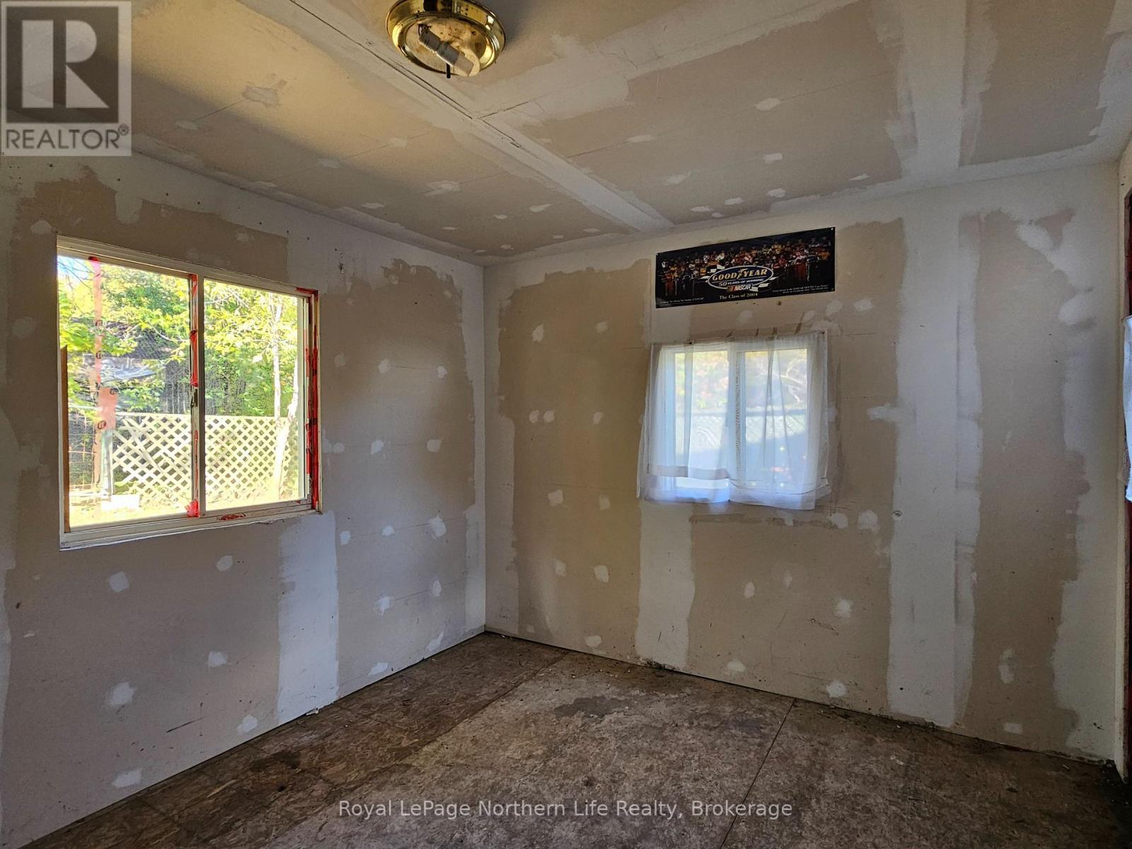 20 Lower Helen Street Property Photo 18