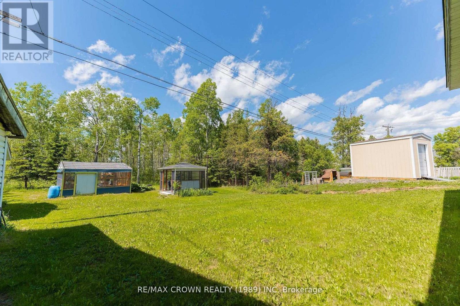 30 Pine Crescent Property Photo 2