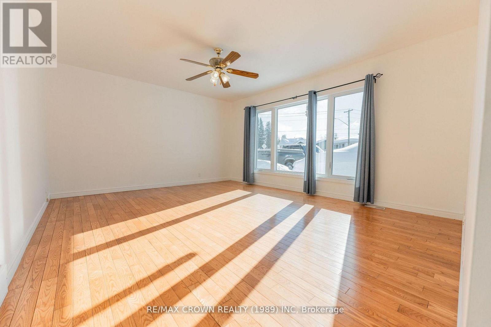 30 Pine Crescent Property Photo 7