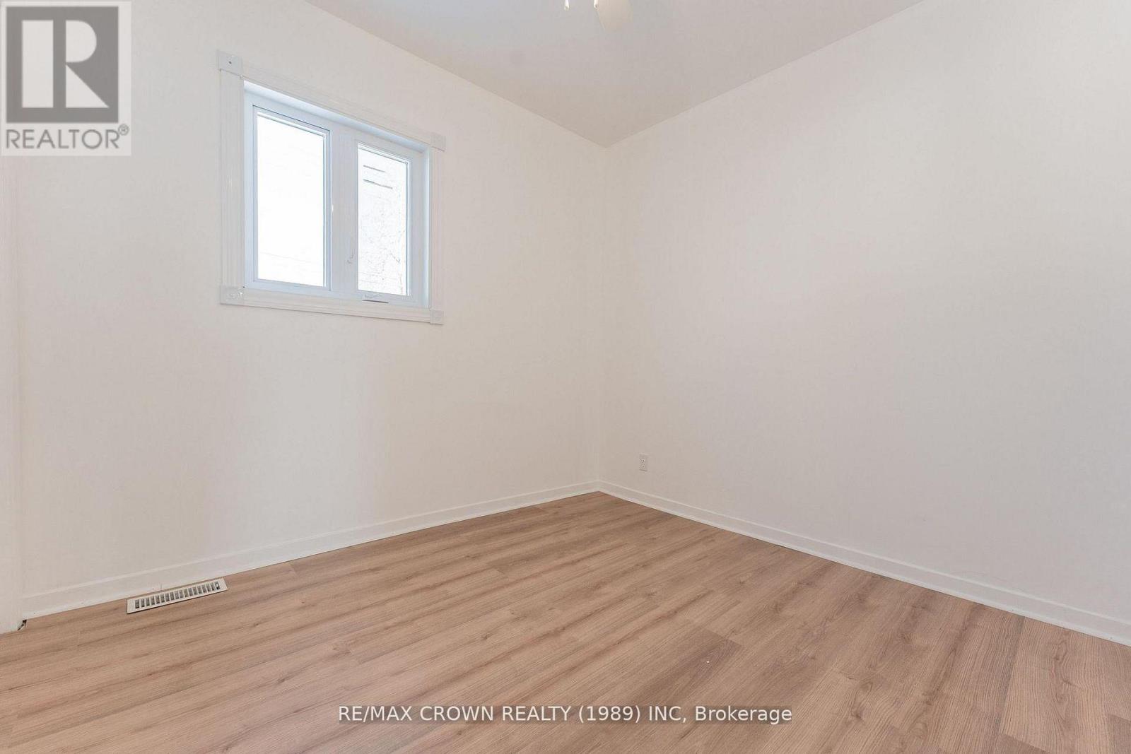 30 Pine Crescent Property Photo 14