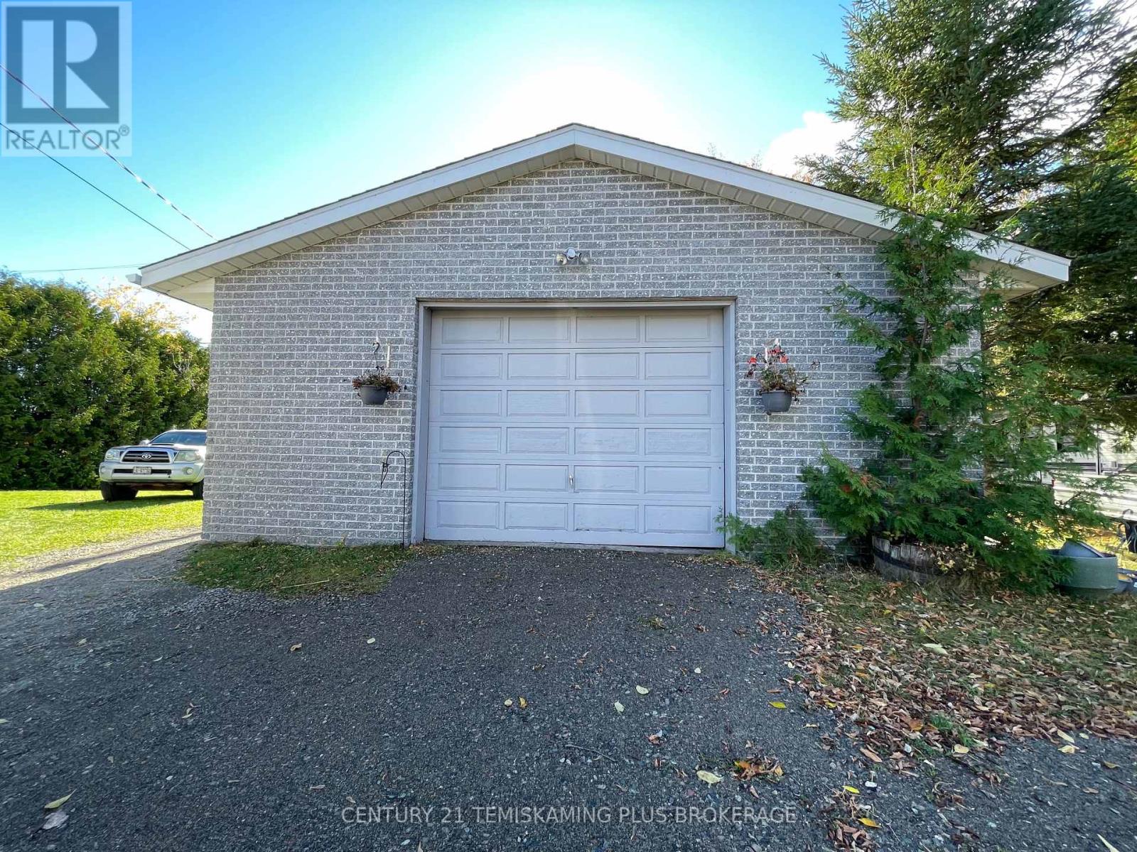 401 Lakeview Avenue S Property Photo 3
