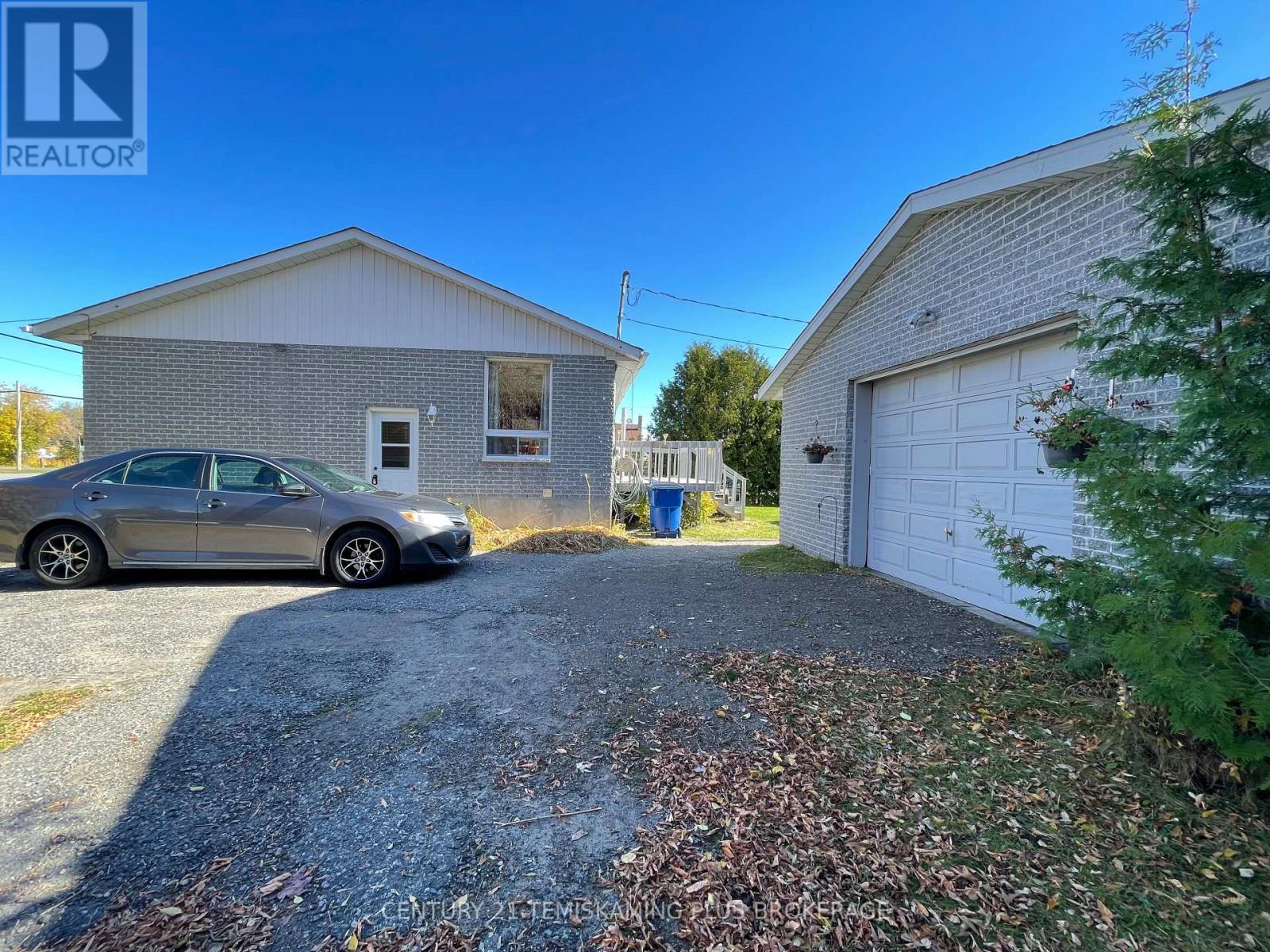 401 Lakeview Avenue S Property Photo 4