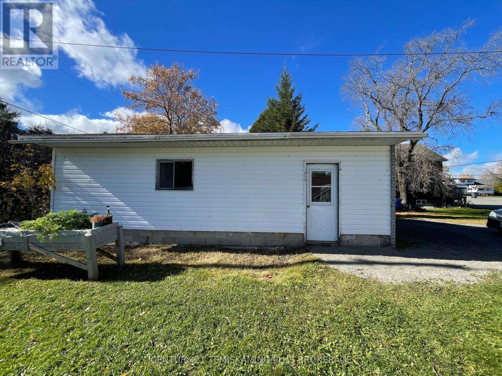 401 Lakeview Avenue S Property Photo 6