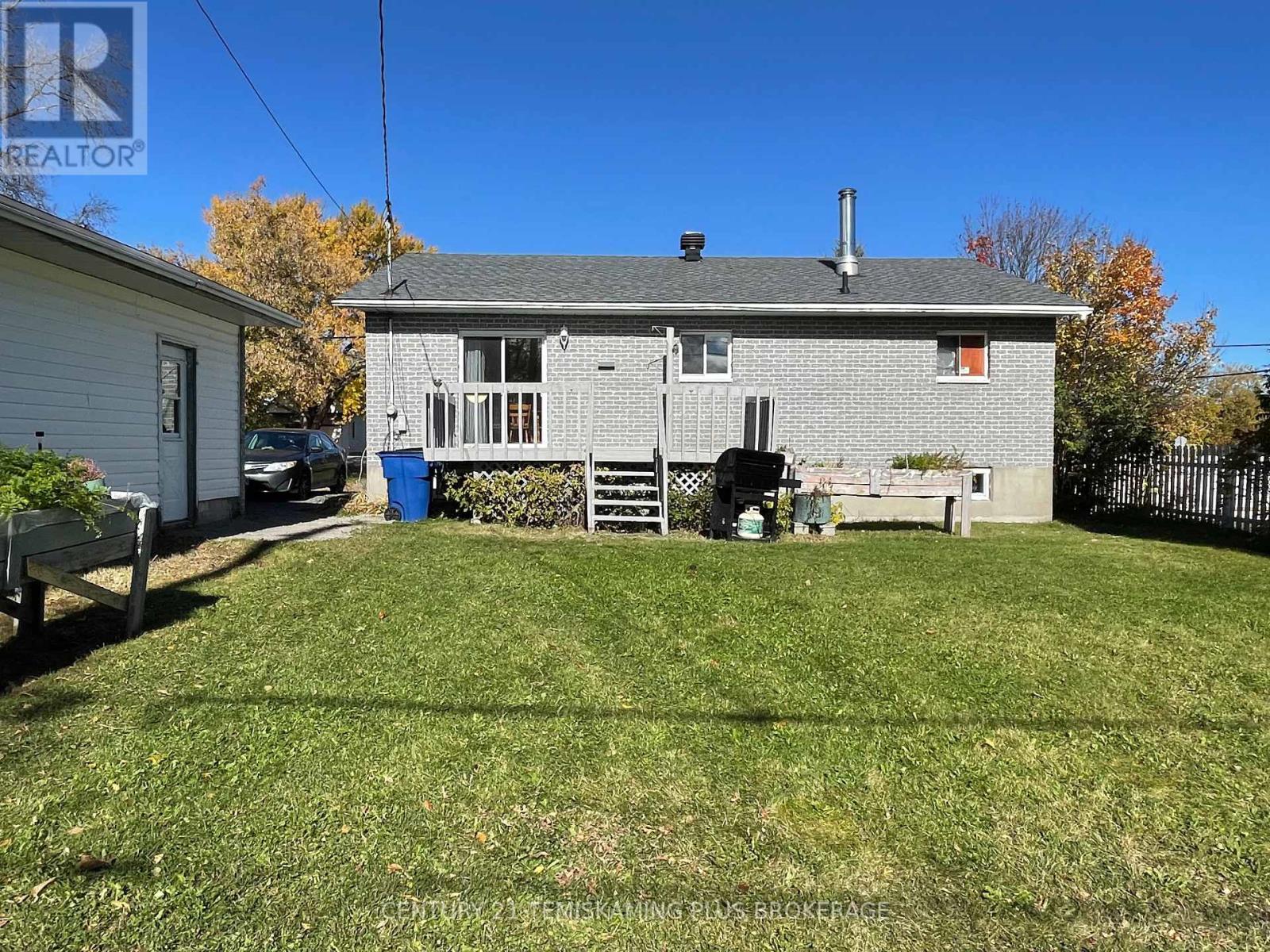 401 Lakeview Avenue S Property Photo 8