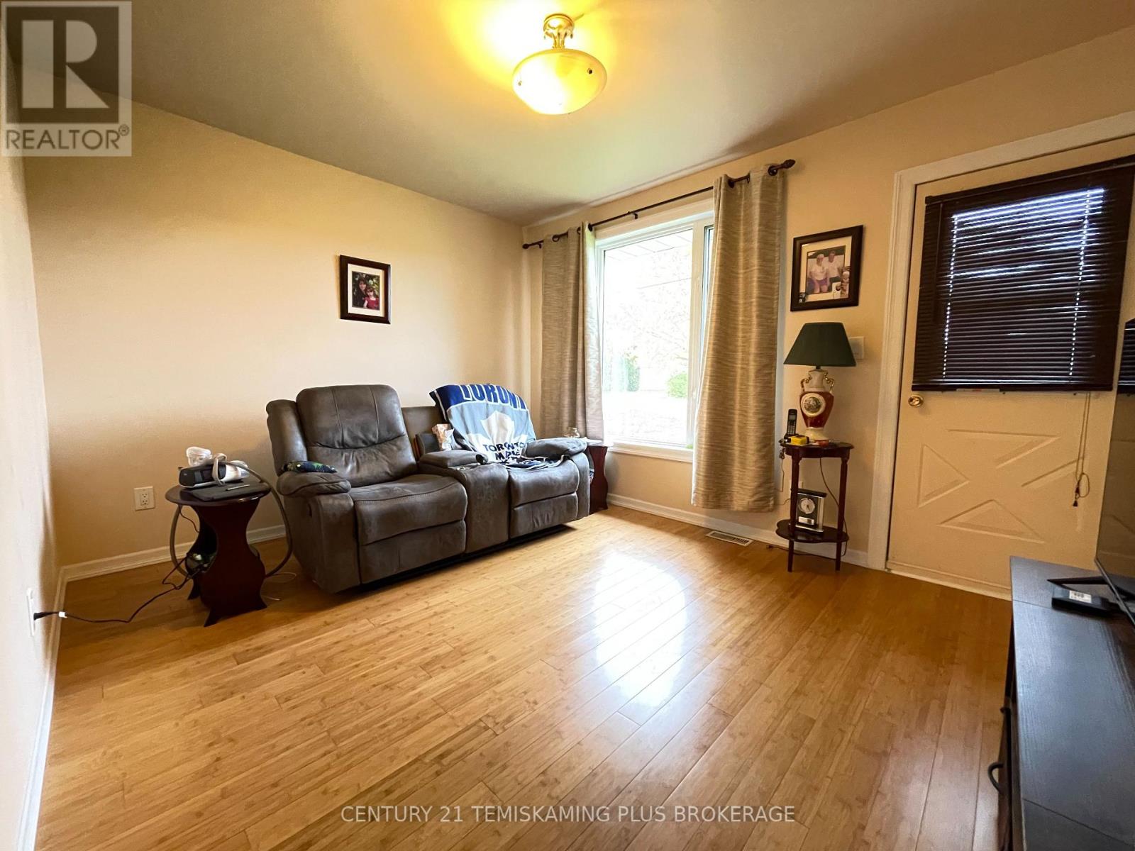401 Lakeview Avenue S Property Photo 17