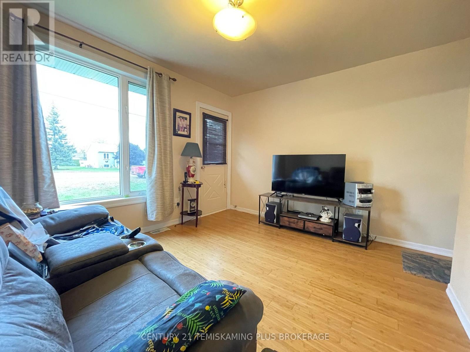 401 Lakeview Avenue S Property Photo 18