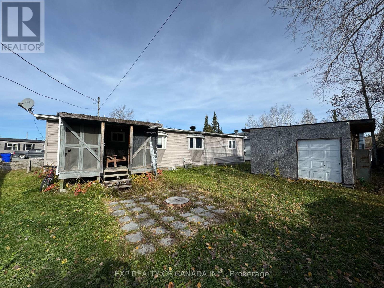 265 Evelyn Crescent Property Photo 2